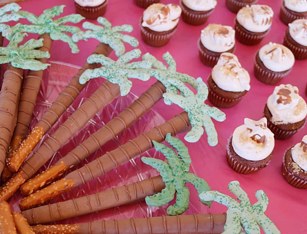 Moana themed Desserts! - Pretty Little Bakers